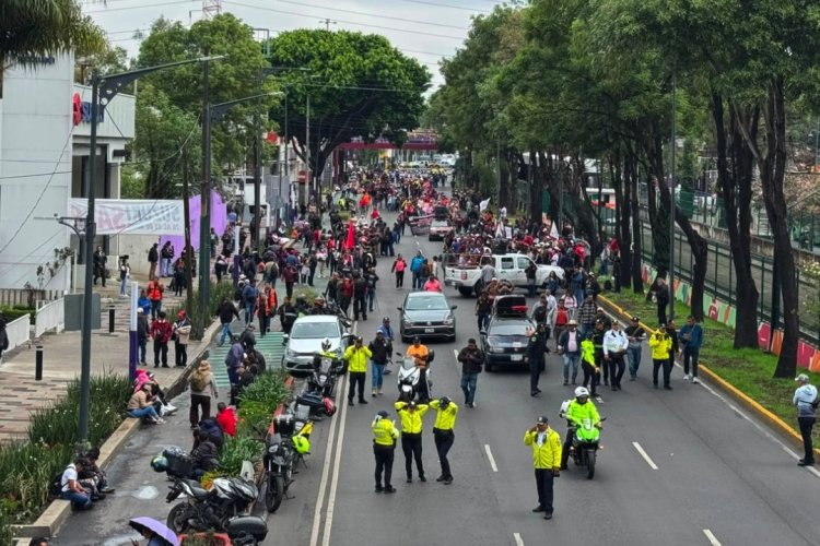 CNTE marcha hacia el Estadio CDMX; blindan el inmueble ante protesta magisterial