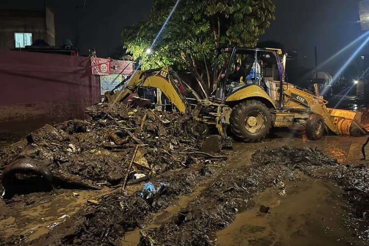 Muere hombre durante lluvias tras ser arrastrado por la corriente en Chalco