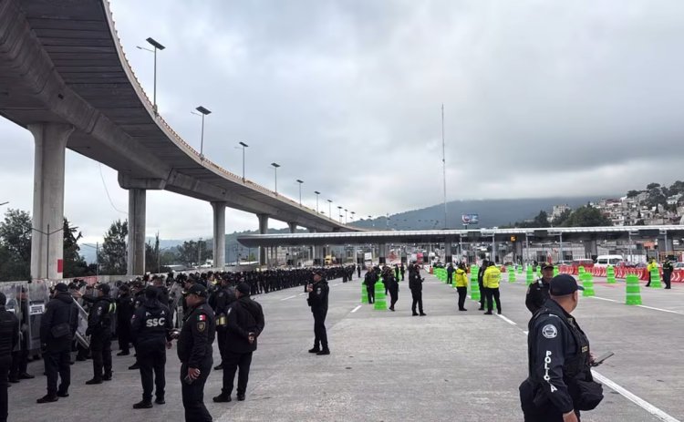 Presuntos normalistas bloquean autopista México-Cuernavaca