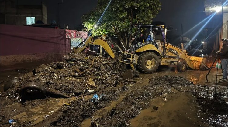 Muere hombre durante lluvias tras ser arrastrado por la corriente en Chalco
