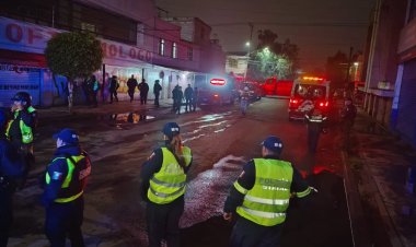 Evacúan a cientos de personas por fuga de gas en ducto de Pemex en Nezahualcóyotl